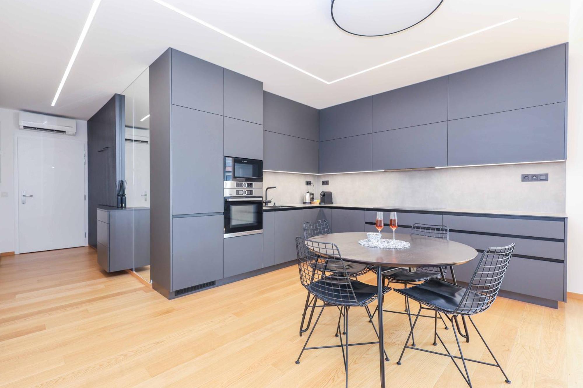 Downtown Luxe Retreat- Konventna Apartmán *