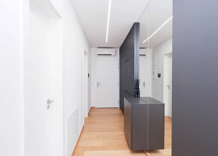 Downtown Luxe Retreat- Konventna